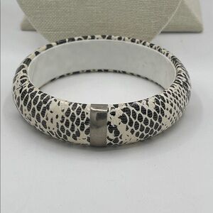 3.25.26-12 Black & White Snakeskin Pattern Bangle Bracelet
